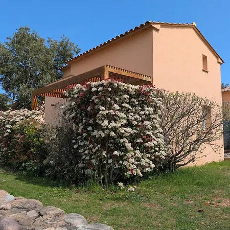 Casa Azzurra Piscines & De Saint Cyprien Ferienhaus *